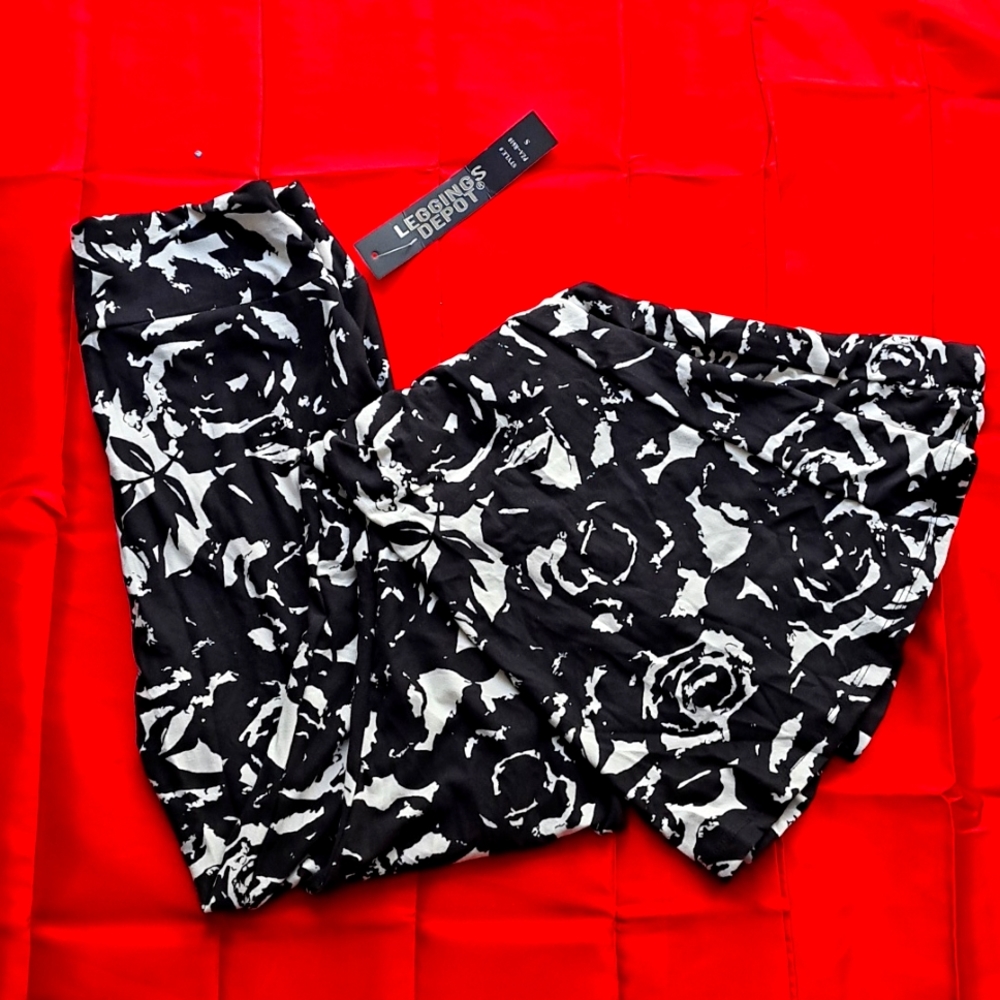 COMING SOON! DAZZLING RHINESTONE FLORAL PANTS! - Picture 5 of 7